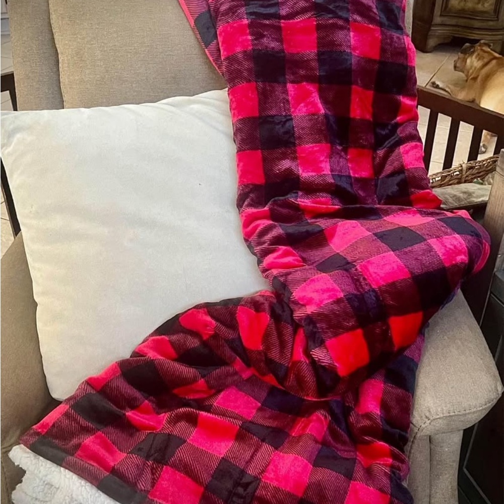 Better Homes And Gardens Red and Black Buffalo Plaid Throw Blanket - Picture 2 of 8